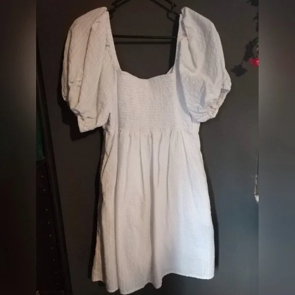 Old Navy Seersucker Puffed Sleeve Dress - Picture 4 of 4